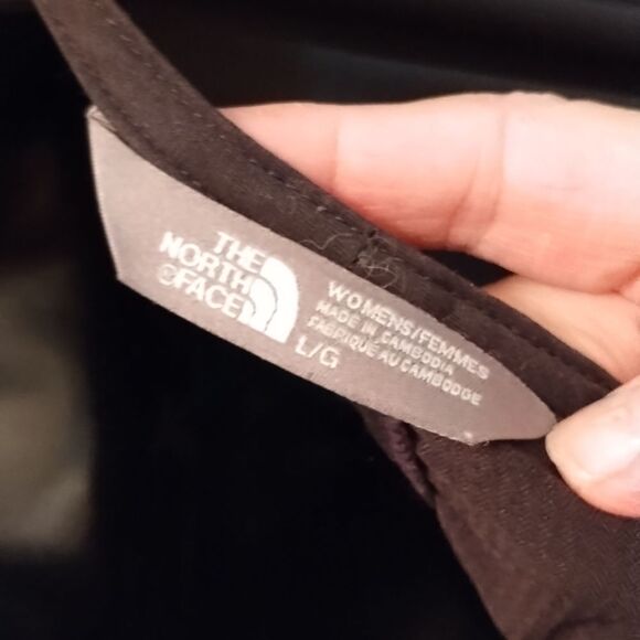 Stay Stylish and Comfortable with The North Face Dress - Picture 7 of 8